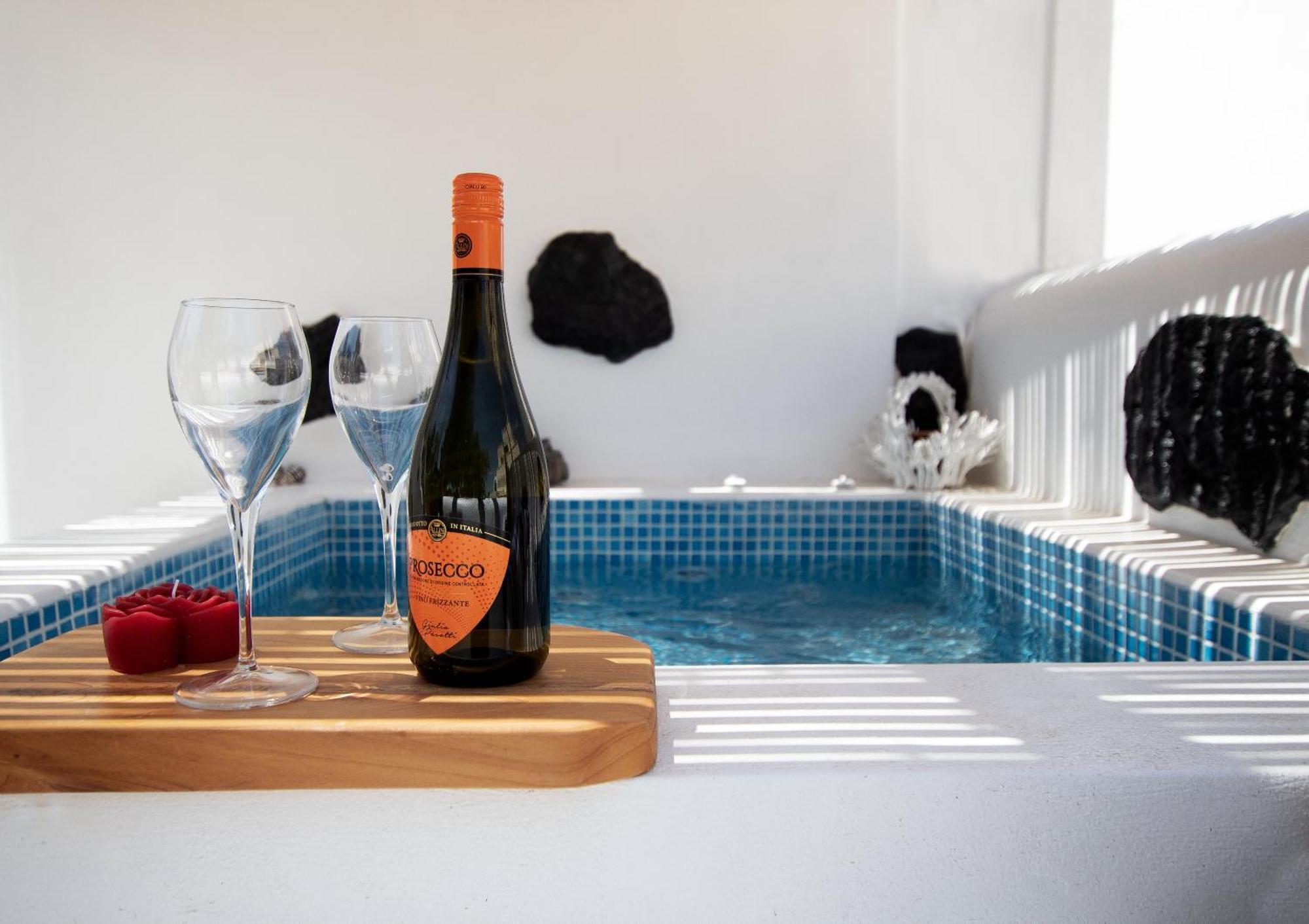 Asera - Prive Jacuzzi Kamari (Santorini)