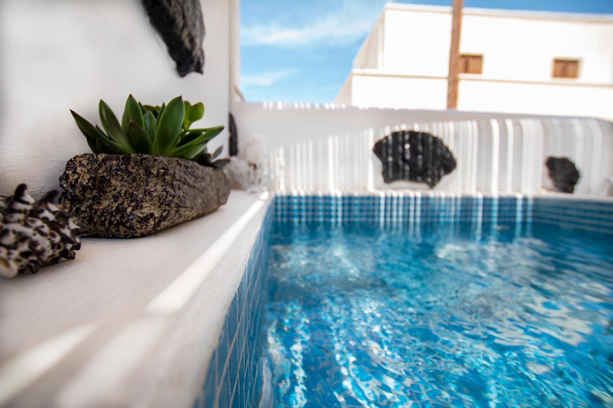 Asera - Prive Jacuzzi Kamári